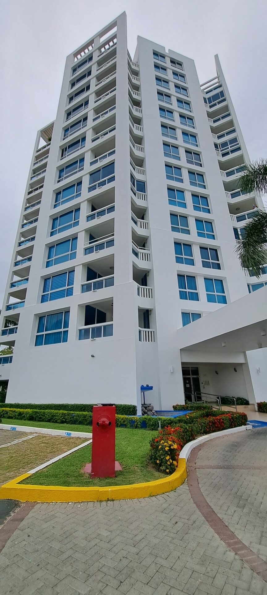 !!!REDUCED!!! 2nd FLOOR APARTMENT IN PH FOUNDERS 3, PLAYA BLANCA, RIO